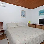 With Parking Space Mandre, Pag - 11600 דירה